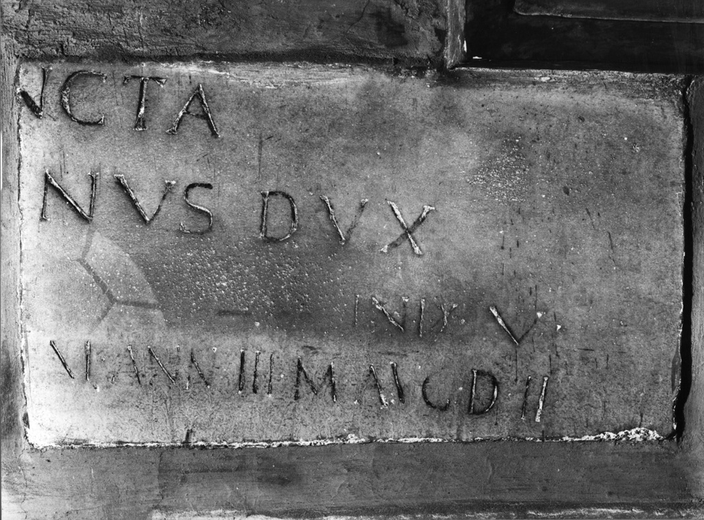 lapide tombale, frammento - ambito romano (secc. III/ IV)