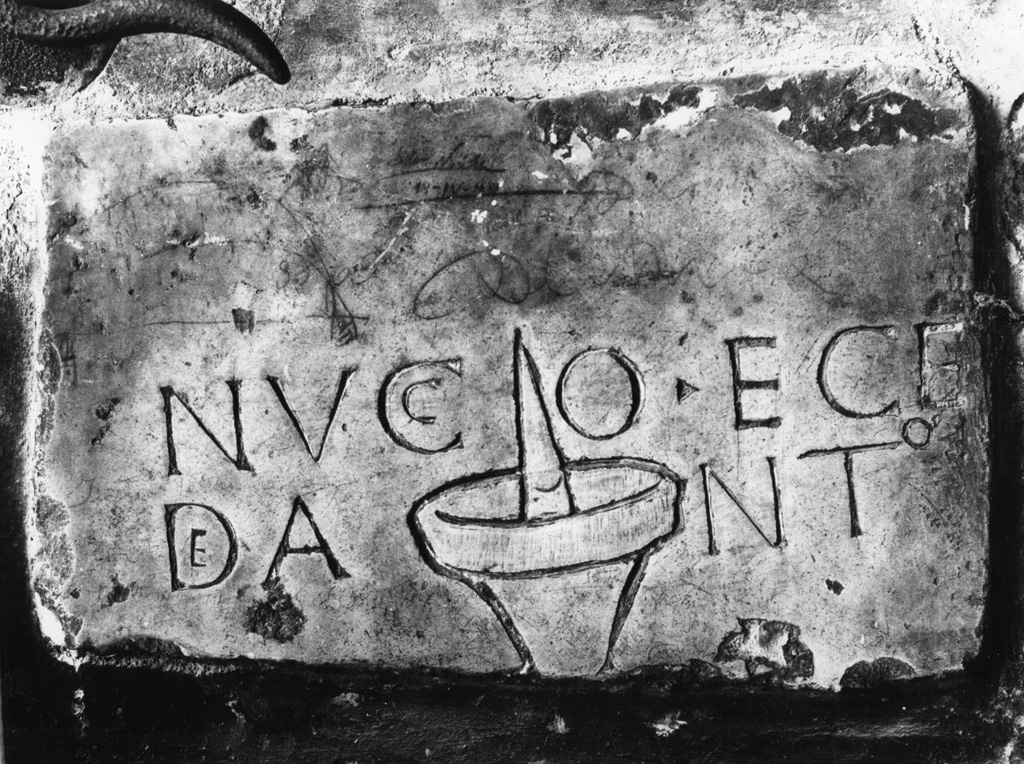 lapide tombale, frammento - ambito romano (sec. VII)