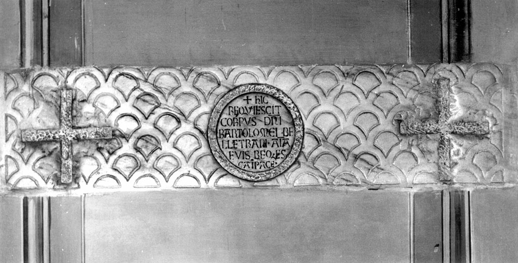 lapide tombale - ambito romano (fine/inizio sec. VI, secc. XIII/ XIV)