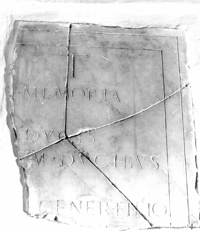 lapide tombale, frammento - ambito romano (sec. XVI)