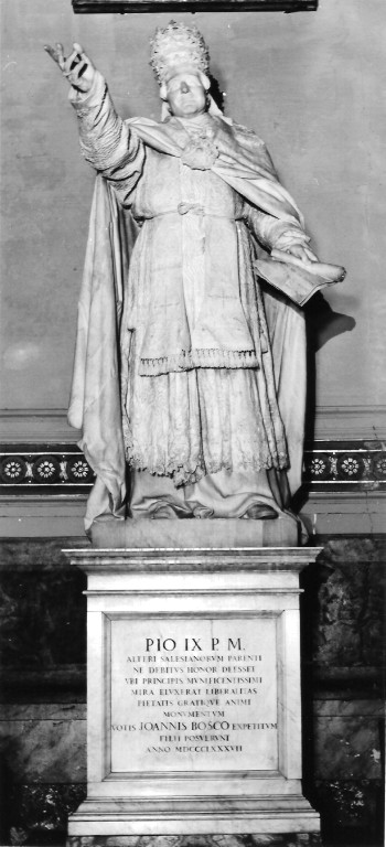 Pio IX (statua) di Confalonieri Francesco (attribuito) (sec. XIX)