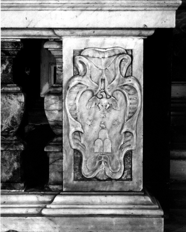 stemma gentilizio (rilievo) - ambito romano (sec. XVII)