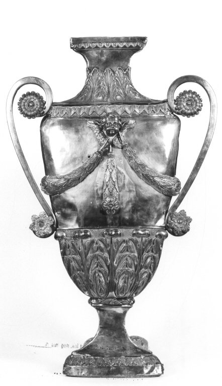 vaso d'altare con composizione floreale - ambito romano (inizio sec. XIX)