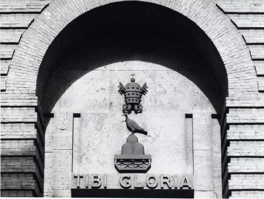 colomba (decorazione plastica) di Petrassi Isnaldo (attribuito) (secondo quarto sec. XX)