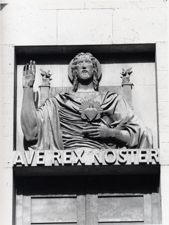 Cristo re (rilievo) di Martini Arturo (secondo quarto sec. XX)