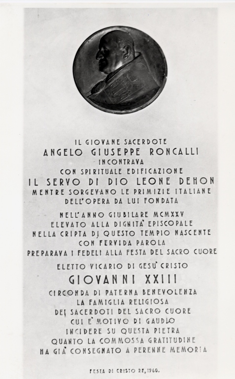 ritratto di papa Giovanni XXIII (lapide commemorativa) di Mistruzzi Aurelio, Sabbatani A (metà sec. XX)