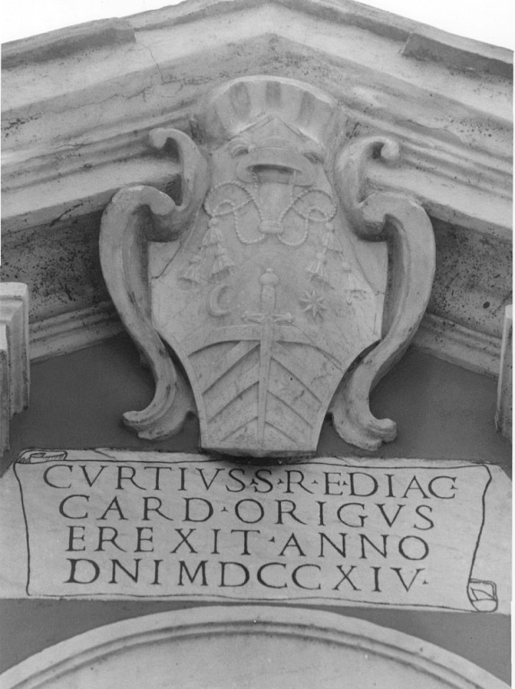 stemma cardinalizio (rilievo, opera isolata) - produzione romana (sec. XVIII, sec. XVIII)