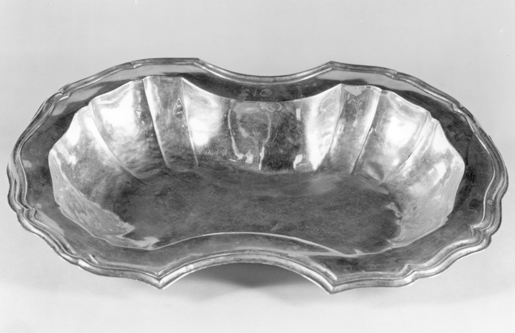 bacile - ambito romano (primo quarto sec. XVIII)