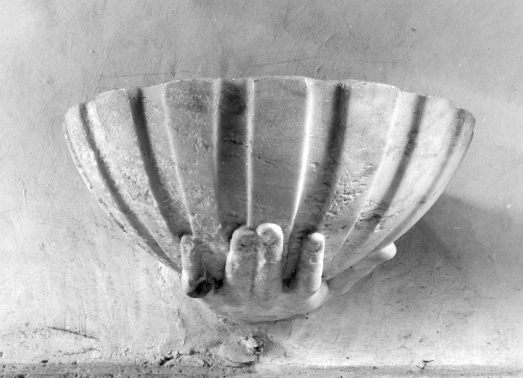 acquasantiera da parete - ambito romano (ultimo quarto sec. XVI)