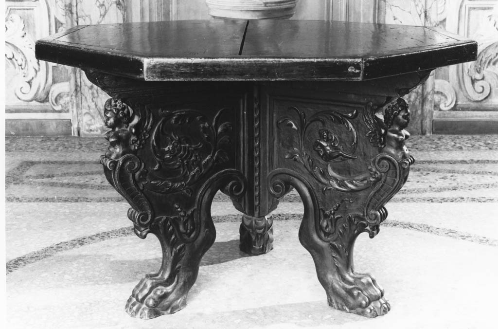 tavolo da centro - ambito europeo (fine/inizio secc. XVIII/ XIX)