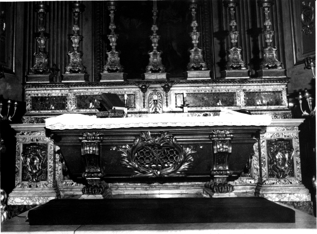 altare maggiore di Salvi Nicola (sec. XVIII)