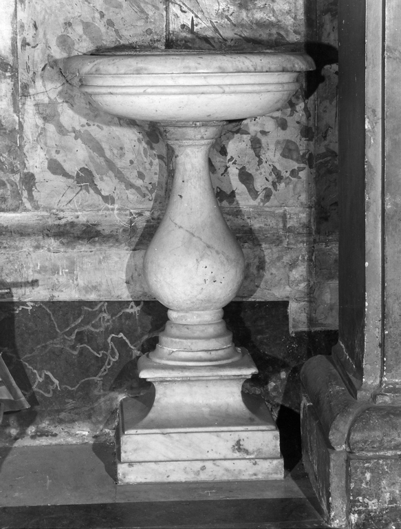 acquasantiera - a fusto - ambito romano (sec. XIX)