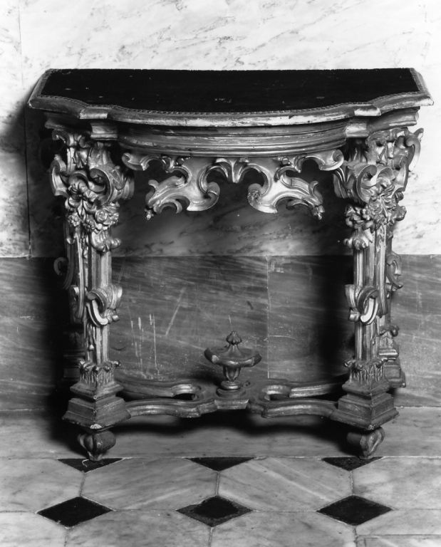 console - ambito romano (prima metà sec. XVIII)