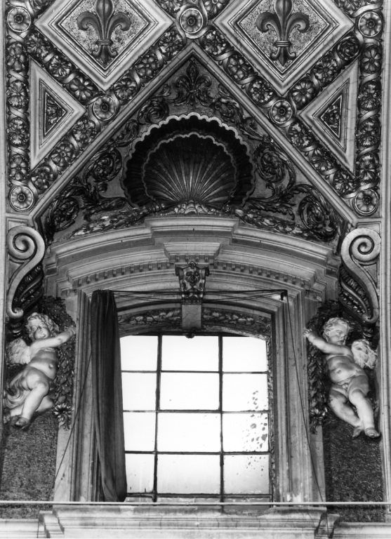 Putti reggighirlanda (mostra di finestra) di Ferrabosco Giovanni Battista (sec. XVII)