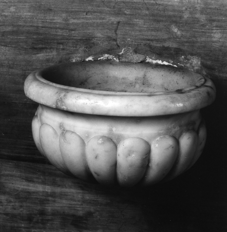 acquasantiera da parete - ambito romano (fine sec. XVIII)