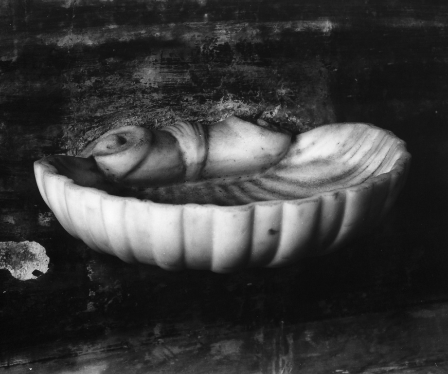 acquasantiera da parete - ambito romano (sec. XIX)