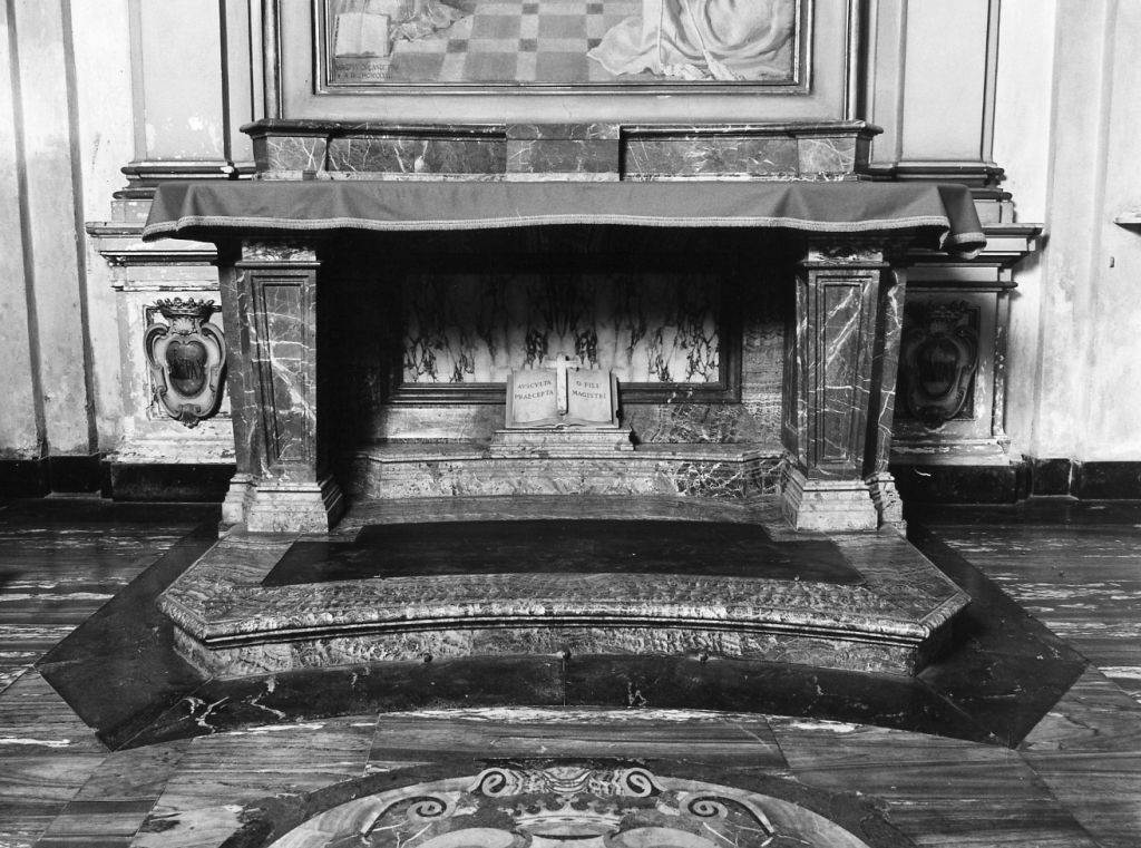 altare - ambito romano (sec. XX)