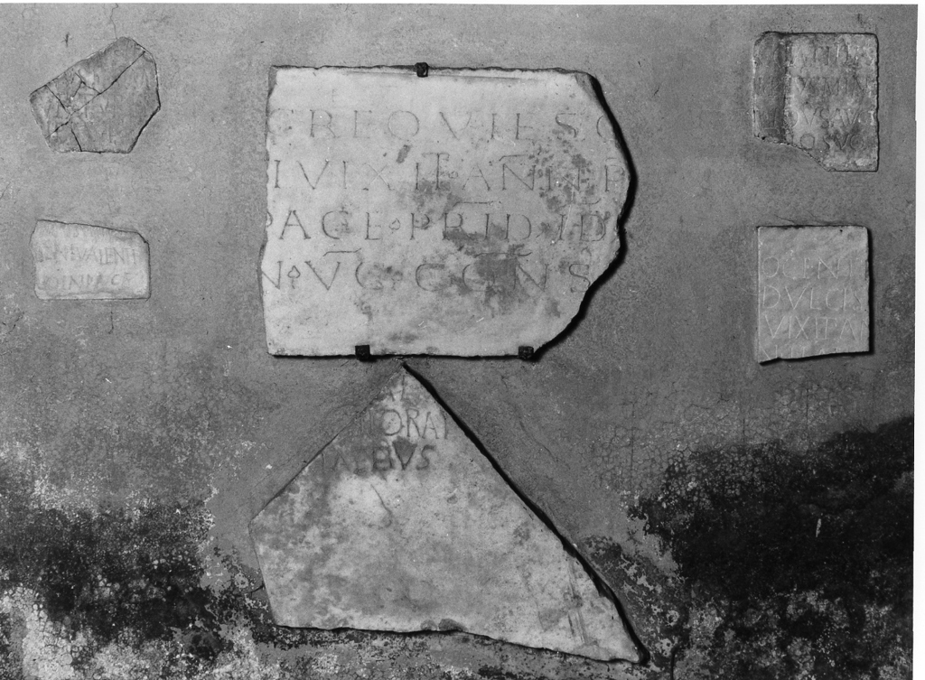 lapide tombale, frammento - ambito romano (secc. IV/ VII)