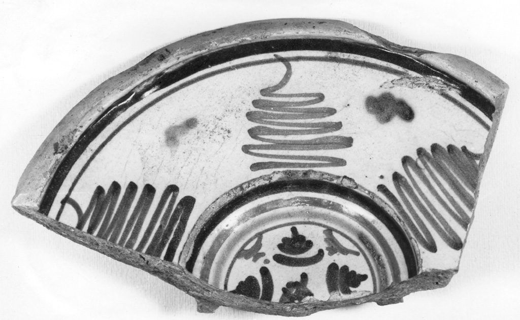 piatto, frammento - manifattura romana (fine/inizio secc. XV/ XVI)