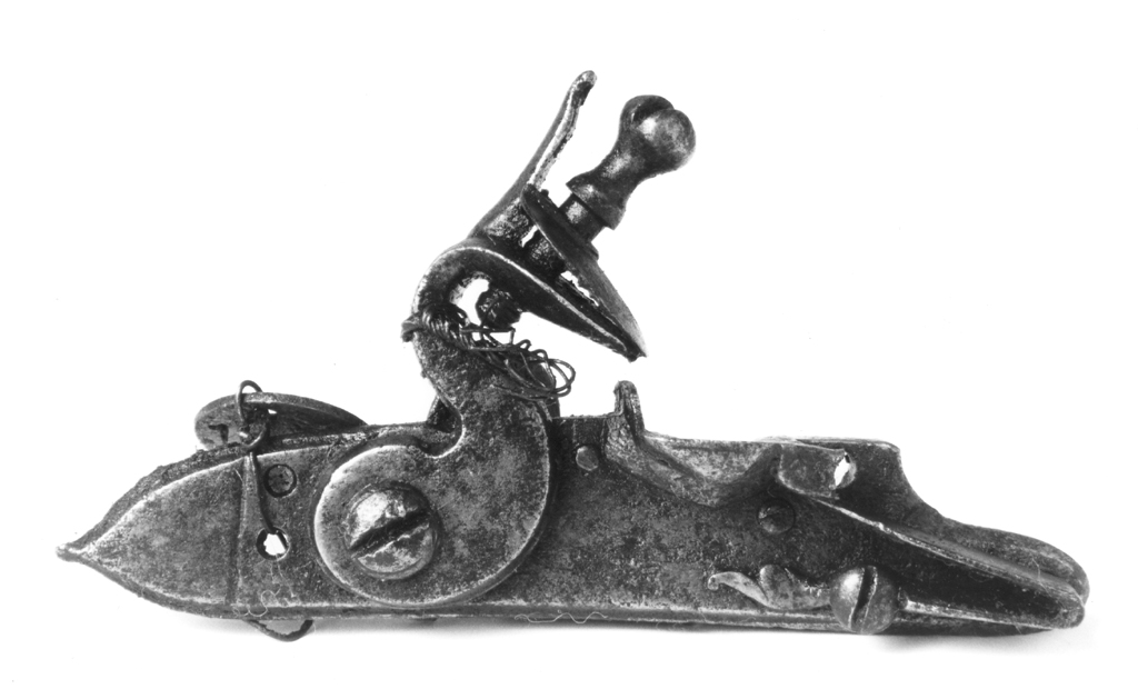 piastra di pistola - ambito francese (seconda metà sec. XVIII)