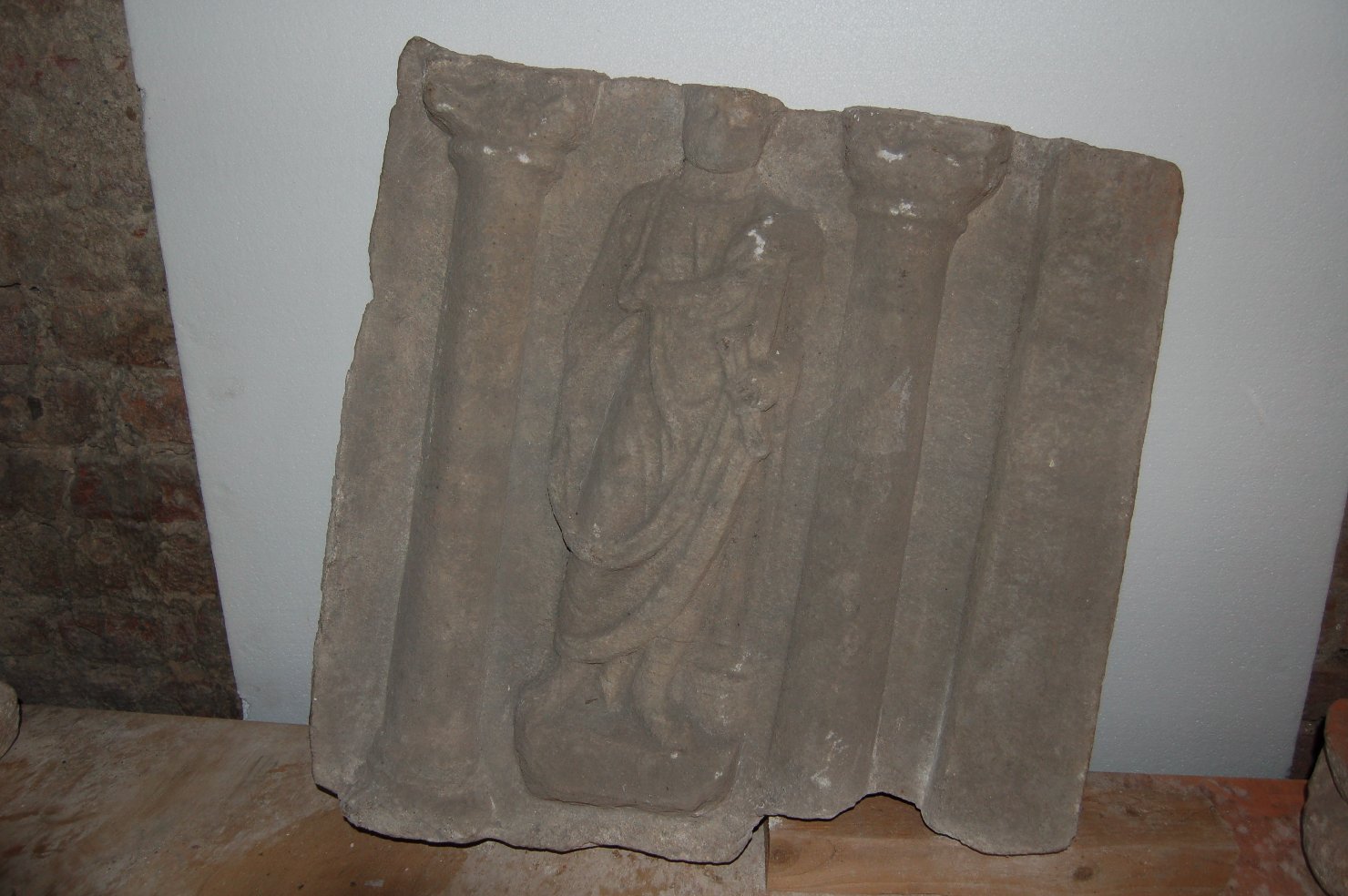 Figura virile togata (sarcofago, frammento) - ambito paleocristiano (prima metà sec. II)