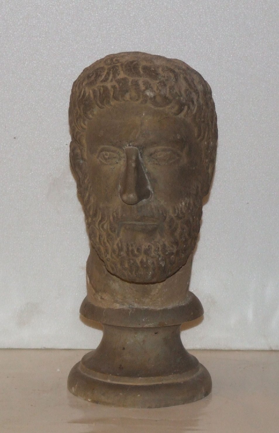 Ritratto virile (Platone?) (statua, frammento) - arte romana (seconda metà sec. II)