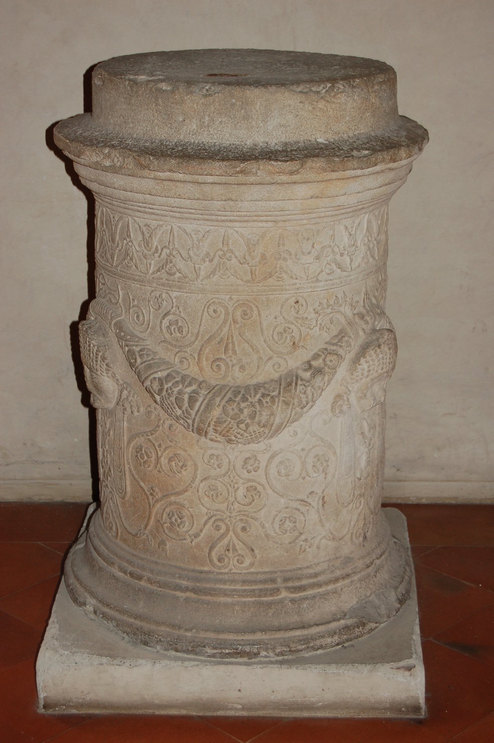 Ara funeraria (cippo, opera isolata) - arte romana (primo quarto sec. I)
