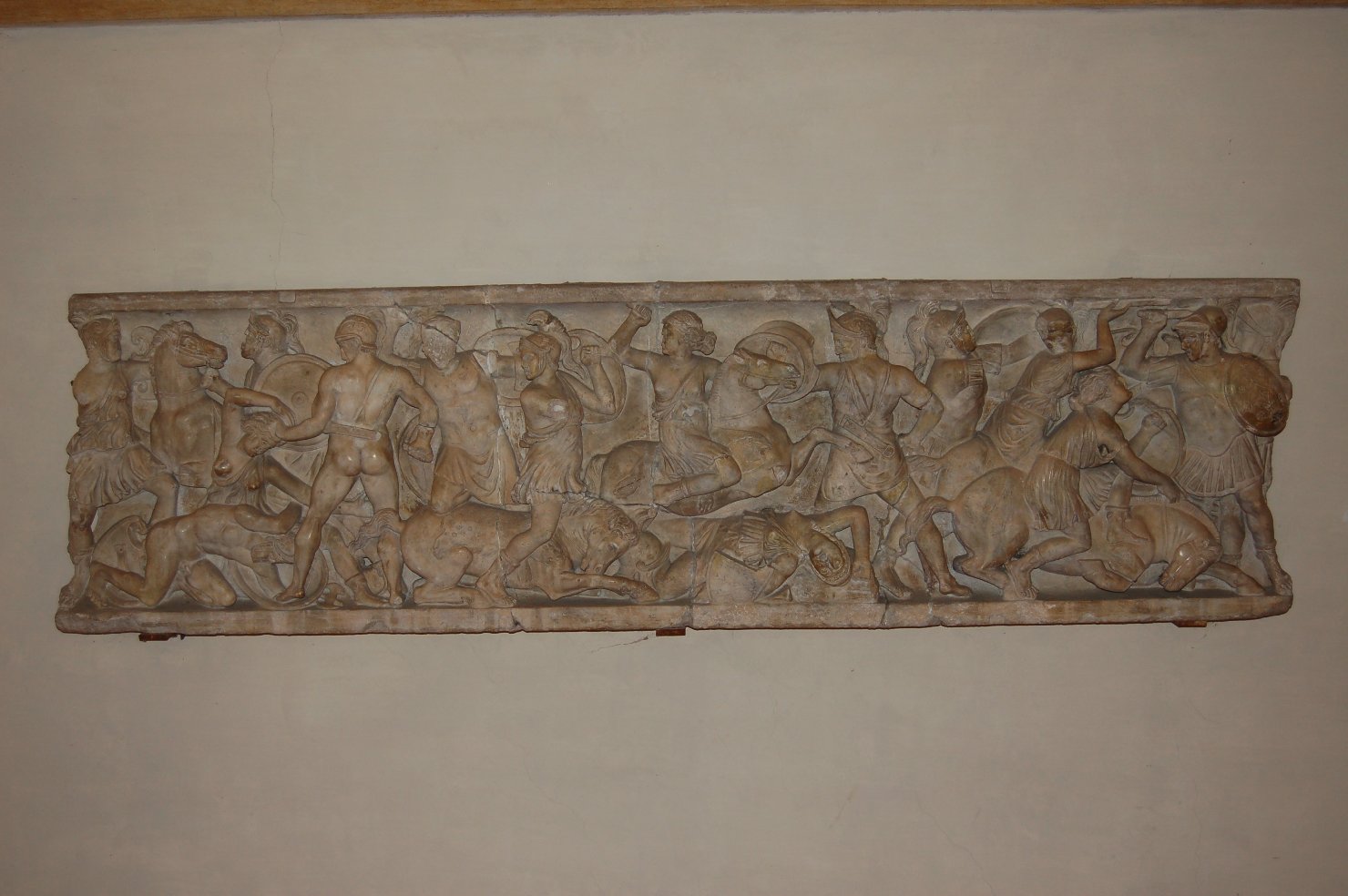 Lotta fra Greci ed Amazzoni (fronte) (sarcofago, opera isolata) - arte romana (secondo quarto sec. II)