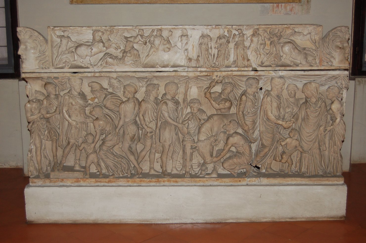 "Scene di vita di un romano" (sarcofago, opera isolata) - arte romana (sec. II)