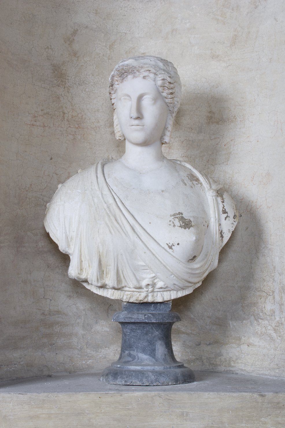 Figura femminile (busto, opera isolata) - arte romana (seconda metà sec. II)