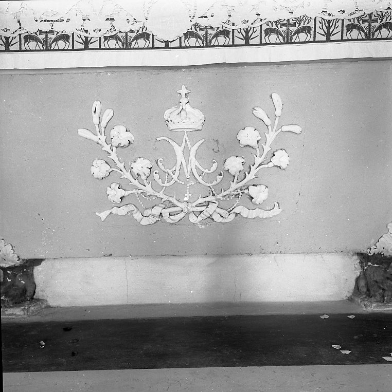 tiara (rilievo, elemento d'insieme) - bottega marchigiana (sec. XIX)