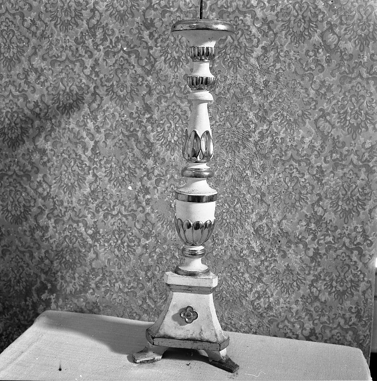 candeliere d'altare, coppia - bottega marchigiana (sec. XIX)