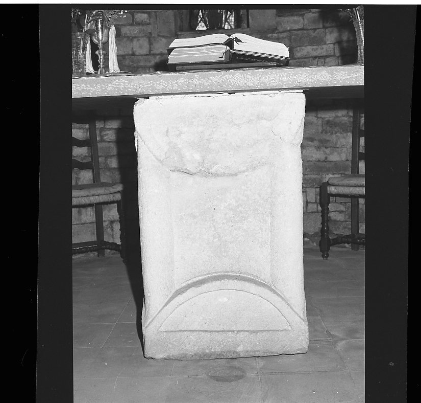 pietra sacra - bottega Italia centrale (sec. II)