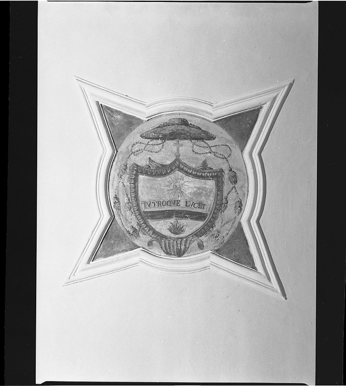 stemma vescovile (dipinto) - ambito marchigiano-romagnolo (seconda metà sec. XIX)