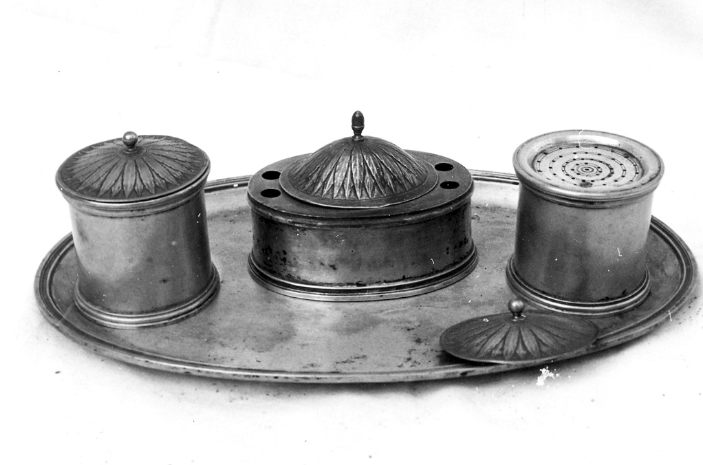 vassoio, elemento d'insieme - bottega romana (primo quarto sec. XX)