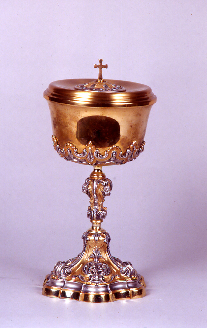 pisside - bottega italiana (prima metà sec. XX)