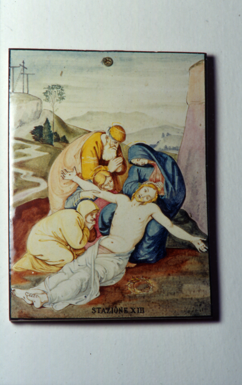 stazione XII: Gesù innalzato e morto in croce (Via Crucis, elemento d'insieme) di Mainardi A (sec. XX)