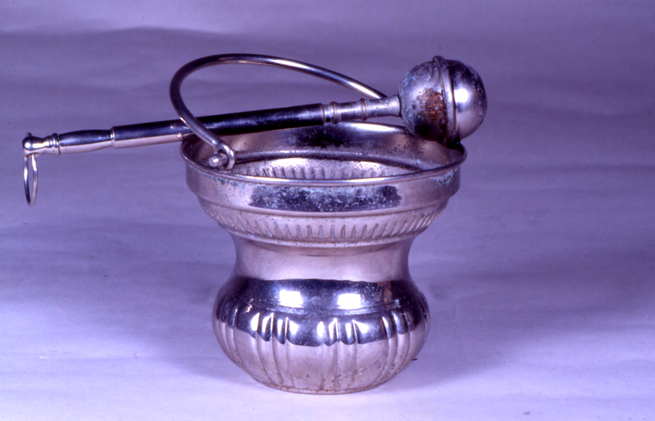 secchiello per l'acqua benedetta, elemento d'insieme - bottega marchigiana (prima metà sec. XX)