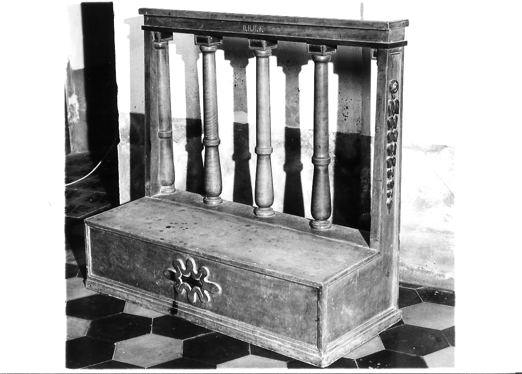 inginocchiatoio - bottega marchigiana (fine sec. XIX)