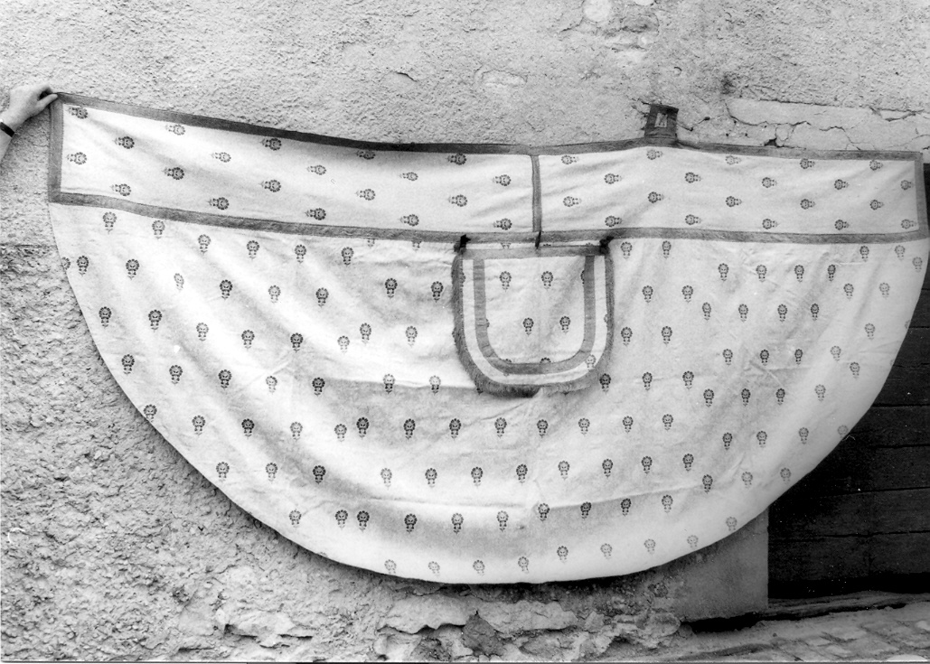 piviale - manifattura marchigiana (sec. XX)