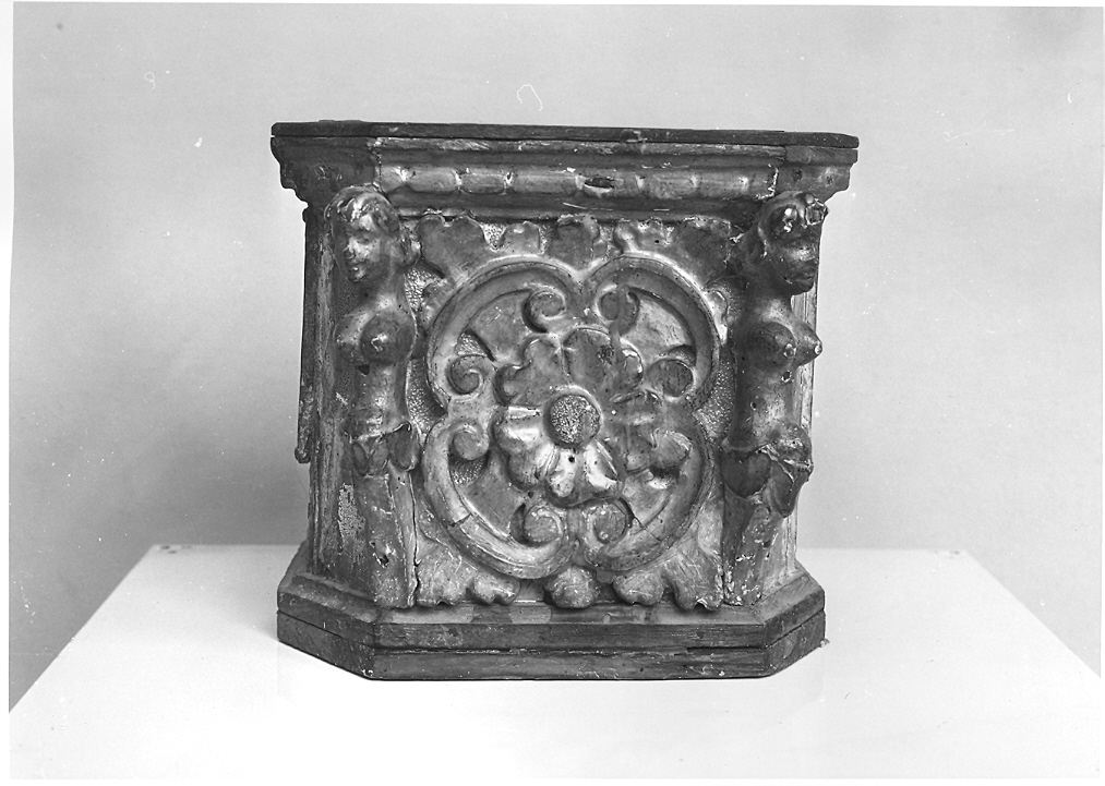 base - manifattura marchigiana (sec. XVII)