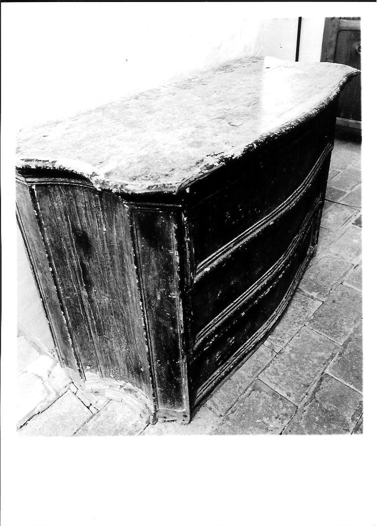 cassettone - bottega marchigiana (prima metà sec. XVIII)