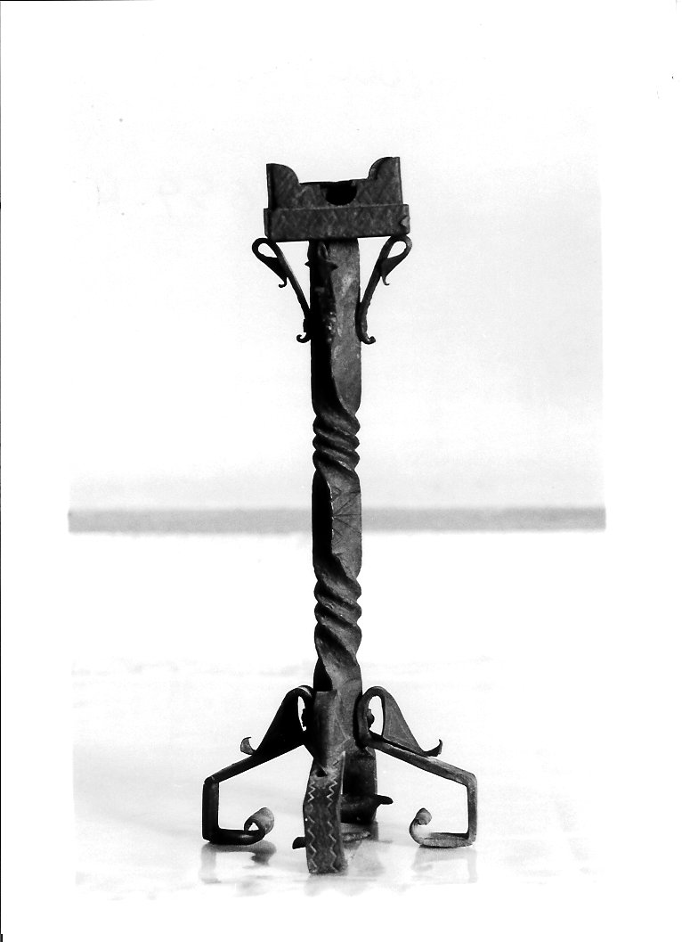 candeliere, serie - bottega marchigiana (secondo quarto sec. XX)