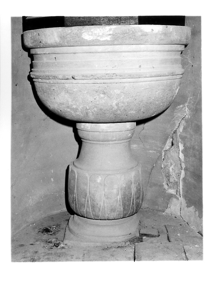 fonte battesimale - bottega marchigiana (seconda metà sec. XVI)