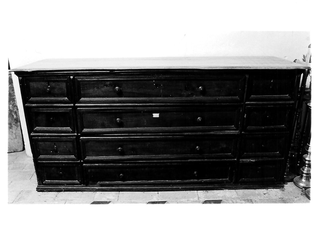 cassettone - bottega marchigiana, manifattura romagnola (fine/inizio secc. XVII/ XVIII)