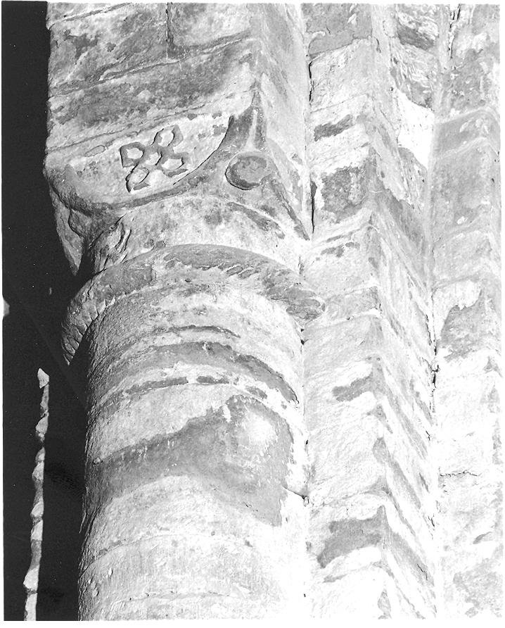 decorazione geometrica (capitello) - ambito Italia centro-settentrionale (terzo quarto sec. XII)