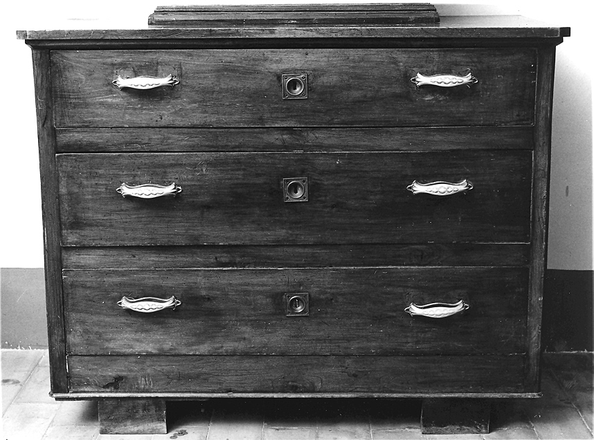 cassettone - bottega marchigiana (prima metà sec. XX)