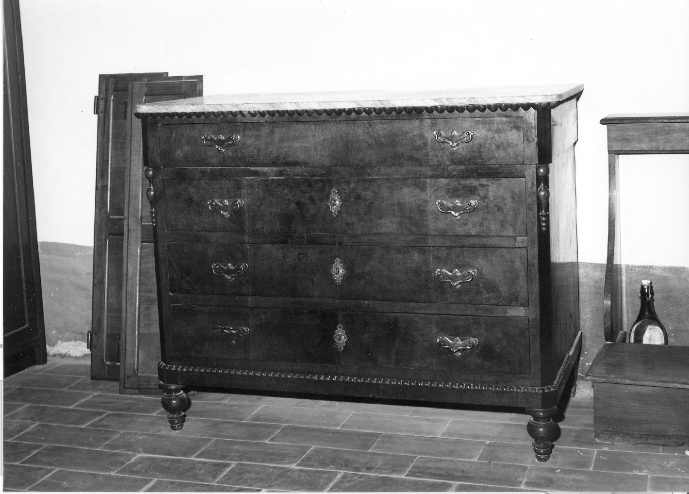 cassettone - bottega marchigiana (fine/inizio secc. XIX/ XX)