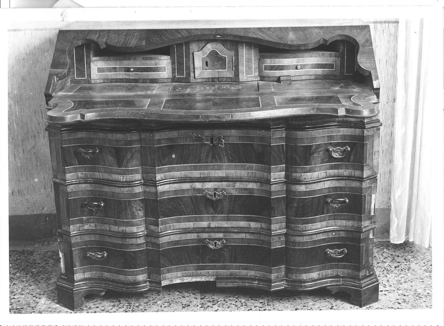 cassettone - a ribalta - bottega marchigiana (sec. XVIII)