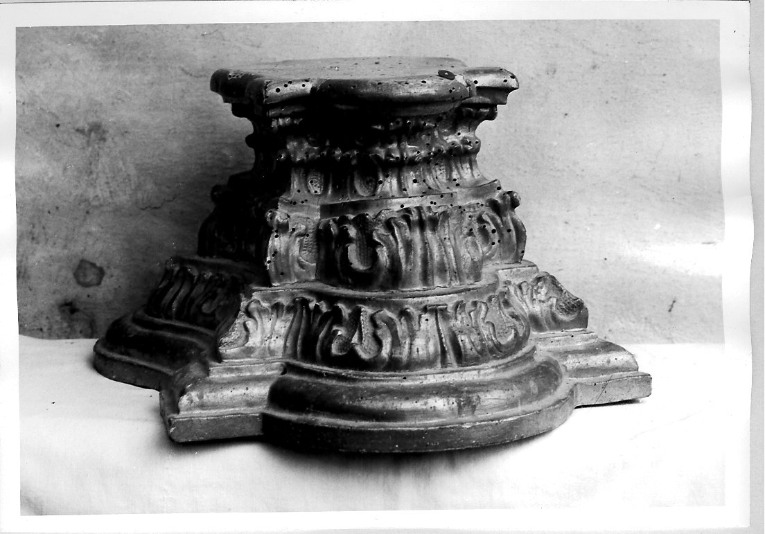 piedistallo di statua - bottega marchigiana (sec. XVII)